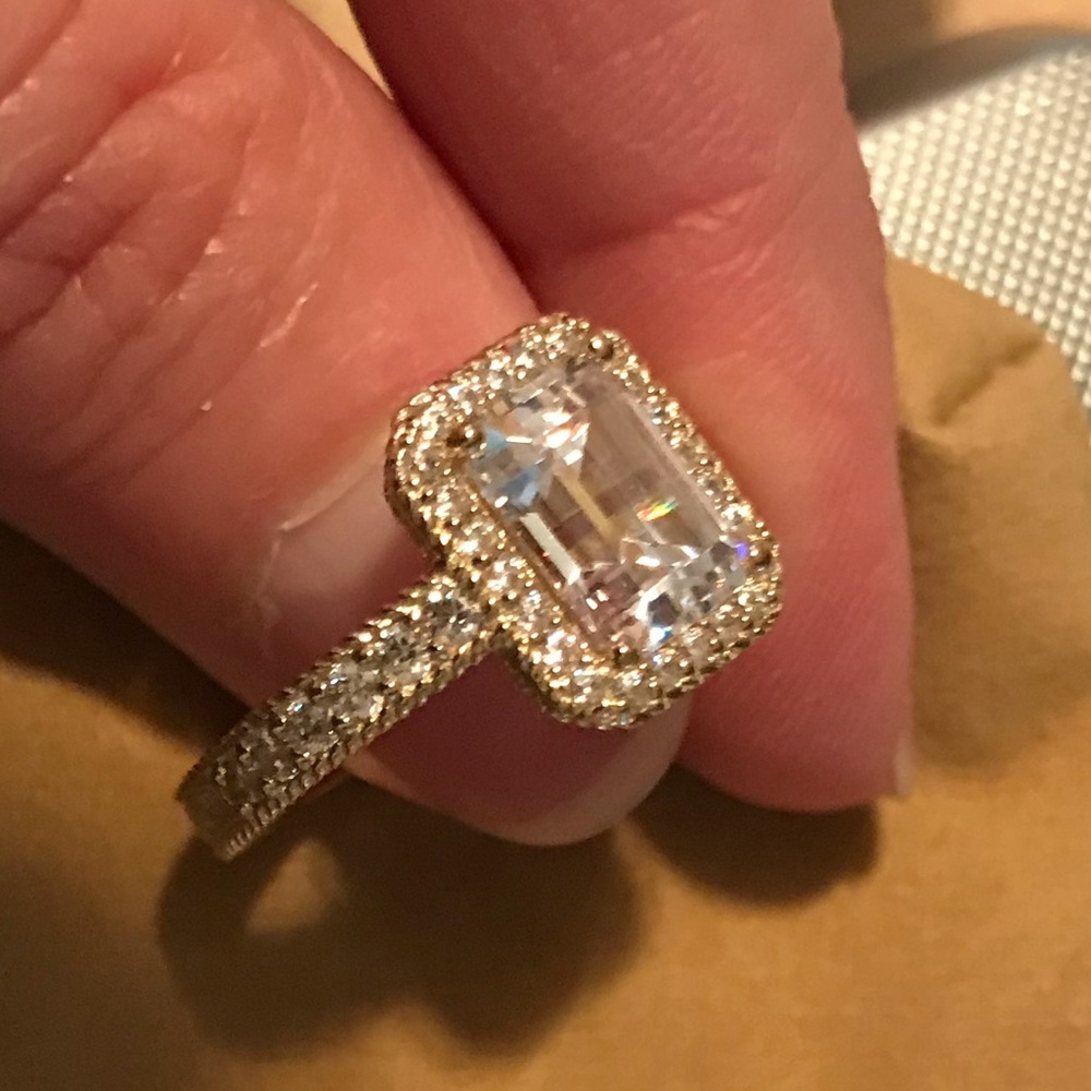 Diamonique halo solitaire